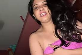 Delhi girl naked herself on social media live sex