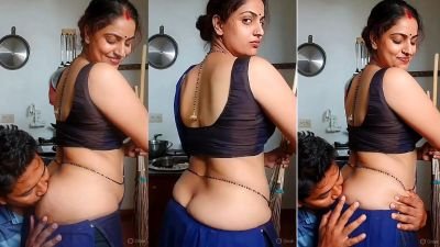 Nude X video Indian girl fingers her pussy
